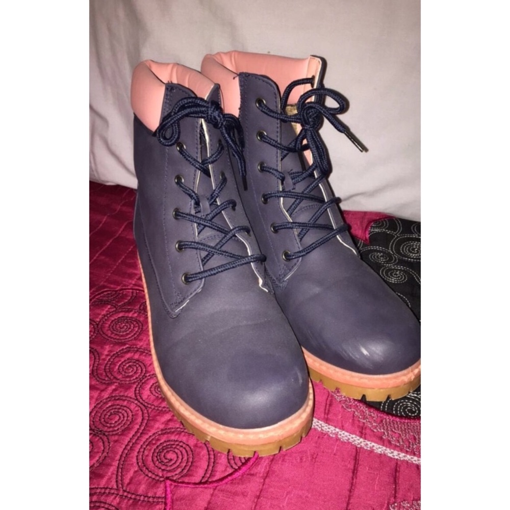 Combat boots